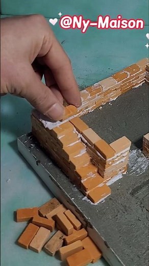 Construire une maison à un étage avec des mini-briques