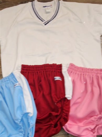 Part of my taisoufuku collection!! The early Heisei style buruma is the best thing that I have recently added to my collection! It is really fun wearing them under my uniforms. Just knowing it is there charges me with secret moe power! • As someone who loves to layer their uniforms, a gym uniform is a must! It was bound to become a staple in my collecting eventually! •The yoke style collar is my favorite to wear with buruma. The influence of the yoke collar and buruma is a really interesting pro