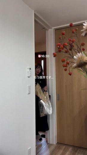 -———————————————— ⁡ 今回は4品以外に 冷蔵庫に余ってためかぶと紫キャベツのマリネをIN🍀 ⁡ 油も使わずワンパンで栄養満点💯 お正月太りのリセットにピッタリな ヘルシー腸活ワンプレートぜひ作ってみてね♡ ⁡ ワンパンほったらかしで4品で簡単ワンプレート🍽️ ⁡ 【材料2人分】 ①おかか大根 ・大根：150g ・大葉：2枚 Aだしの素顆粒：小さじ1 Aかつお節：1パック ⁡ 【作り方】 1.大根は薄くスライスしておく 2.クッキングシートの上に1を置き、だしの素顆粒をまぶし入れて、両端をしっかりとねじり包んでフライパンへ 3.加熱後よく混ぜ合わせて、かつお節とちぎった大葉を散らす ⁡ 【材料2〜3人分】 ②小松菜じゃこわかめナムル ・小松菜：4束 ・乾燥わかめ：3g ・じゃこ：10g A鶏がらスープ顆粒：小さじ1/3 Aにんにくチューブ：1cm Aごま油：小さじ2.5 A砂糖：小さじ1/2 ごま：仕上げに適量 ⁡ 【作り方】 1.小松菜はひと口大に、乾燥ワカメは戻しておく 2.クッキングシートに1の小松菜を置いて、両端をしっかりとねじり包んでフライパンへ 3.加