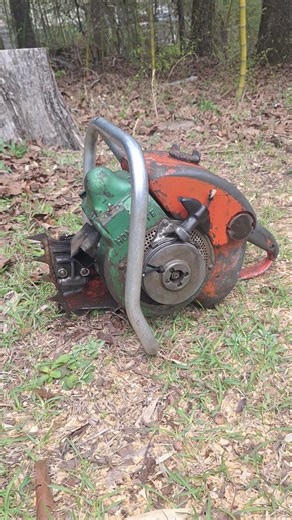 Idling 1950's Homelite Model 17 chainsaw #homelite #chainsaw #shorts