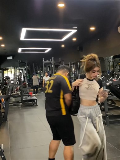 Workout di Fitness Plus Wirobrajan: Gym dan Musik