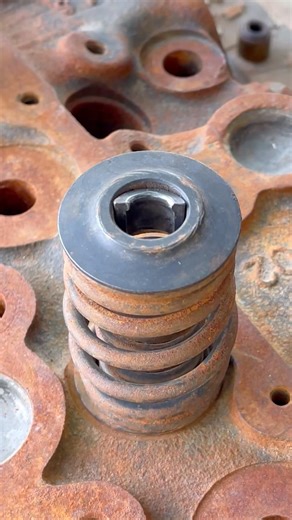One Way Cylinder Head Spring Lock Adjusment #shortsfeed #valve #install #notools #foryou #mechanic