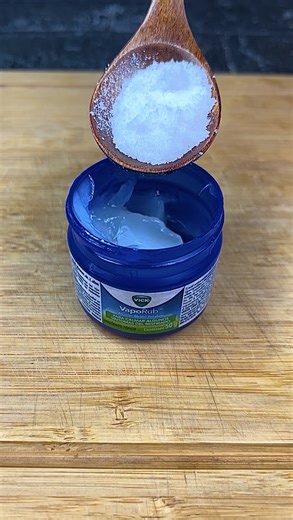 156K views · 793 reactions | Mezcla sal con vick vaporub! #fblifestyle | Mundo De Recetas | Facebook