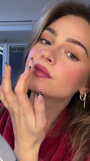 Makeup Application Tutorial: Lip Liner and Lipstick Tips