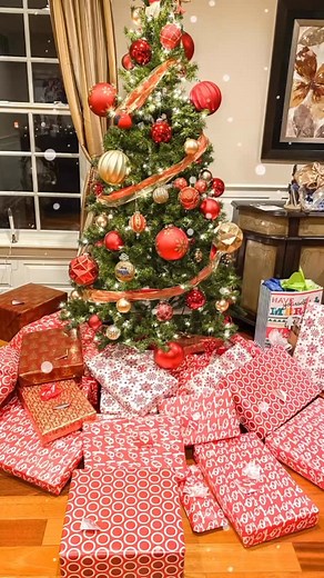 8 comments | My favorite app to keep track of my gift giving each year! It’s a free app and so versatile! It keeps track of what’s been purchased, arrived and even wrapped!! It’s a game changer for the holidays!!  #Gift giving #giftgivingideas #holidayseason #christmasiscoming | Basic to Beautiful DIY | Facebook