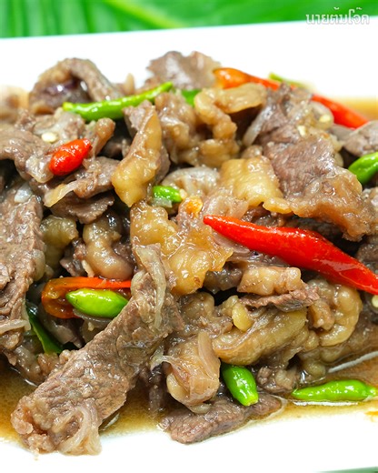 เนื้อผัดกะปิ เมนูเนื้อวัวง่ายๆทำกินเองที่บ้านไม่ยากครับ ส่วนผสม เนื้อวัว 270 กรัม หอมแดงซอย 5 หัว พริกจินดาแดงบุบ 3 เม็ด พริกขี้หนูสวน 1 ช้อนโต๊ะ ใบมะกรูดฉีก 2 ใบ กะปิ ½ ช้อนโต๊ะ น้ำมันสำหรับผัด 1 ½ ช้อนโต๊ะ น้ำปลา ½ ช้อนโต๊ะ น้ำตาลมะพร้าว ½ ช้อนโต๊ะ มะนาว 1 ซีก Ingredients 270g Beef 5 Shallot 3 Red Chili 1tbsp Bird's Eye Chili 2 Kaffir Lime Leaves ½tbsp Shrimp Paste 1 ½tbsp Cooking Oil ½tbsp Fish Sauce ½tbsp Palm Sugar ½ Lime ขอบคุณครับ นายต้มโจ๊ก | Tomjoke Foodtv