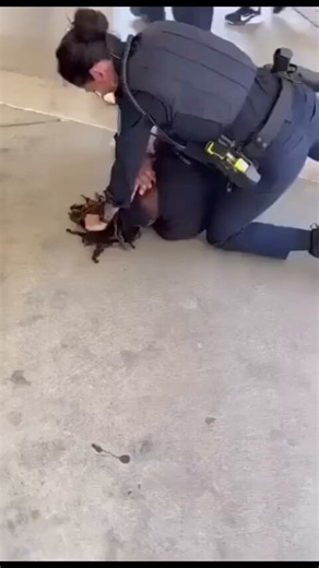 🚨California Cop Caught on Video Pummeling 16-Year-Old Boy at High School and Yanking His Hair Went Viral Before for Abuse