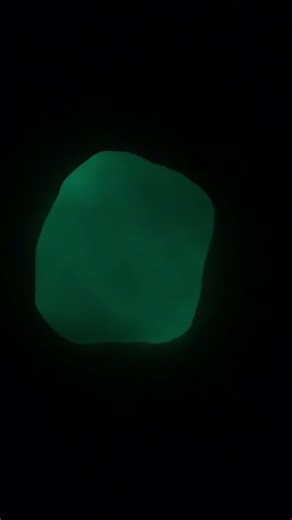 This sound brings me back to 2019 omg. #fyp #GetCrocd #foryou #GoForTheHandful #slime #glowinthedark #elmerslime