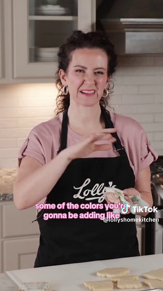 Muted Color Hack #1: Looking to achieve beautiful muted colors? Sometimes a little extra fresh icing is all you need to perfect that muted color! 😍 #cookiesofinstagram #cookiedecorating #cookieartist #cookier #cookieart