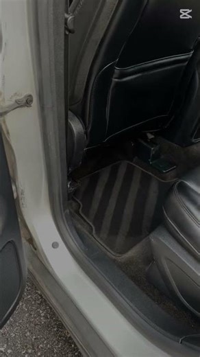 2015 Lincoln MKC interior cleaning