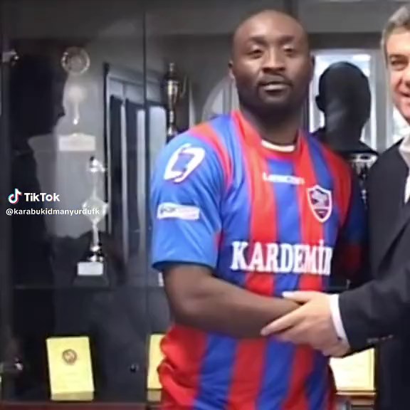 Lomana LuaLua: The King of the West Coast