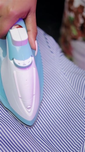 As smooth as it looks 💚 Russell Hobbs Light & Easy Iron's Auto-steam function takes the guesswork out of how much steam to use, and the stylish, grey-coloured soleplate won’t stick or slow you down. Shop from your nearest Abans showroom or visit https://bit.ly/Russell-Hobbs-at-Abans to purchase online. Hotline - 0112 222 888 Chat with us on WhatsApp for any service inquiries: https://bit.ly/Abans-WhatsApp *Conditions apply. #Abans #RussellHobbs #Offer #Remington #EverydayIroning #IronsAtAbans #