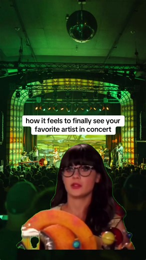 Like… you’re a real person? And not just someone I listen to in the car? #Meme #MemeCut #concert #livemusic #regentdtla