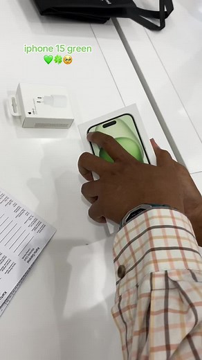 Unboxing iPhone 15 Green di Digimap Palu