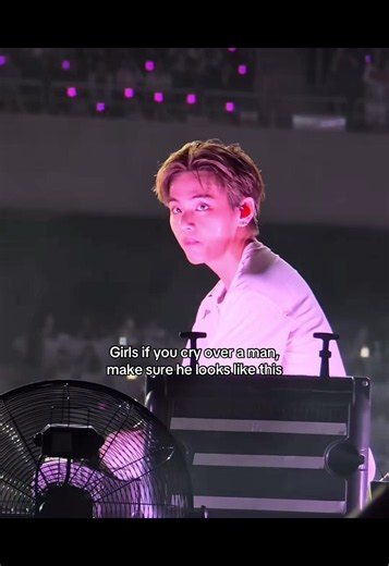 Kim Taehyung: Effortlessly Beautiful Visuals and Fan Quote