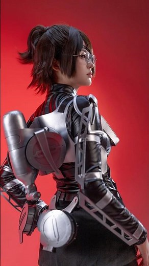 Peeking into Hange Zoë's world! Some detailed shots of this awesome cosplay. #AttackOnTitan #Cosplay