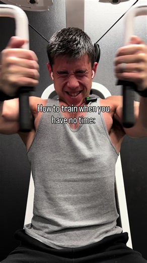 Let’s be honest, most people don’t skip workouts because they’re lazy… they’re just busy. Careers, kids, relationships, life. But you can still make progress if you train smarter, not longer. Here’s how to fit fitness into a packed schedule: ⭐️20–30 minute sessions COUNT Stop thinking you need 60–90 minutes. If you only have 20, train with intent. Short workouts > skipped workouts. ⭐️Use “micro-workouts” 5–10 minutes before work. 10 minutes on lunch break. 5 minutes before bed. They add up FAST.