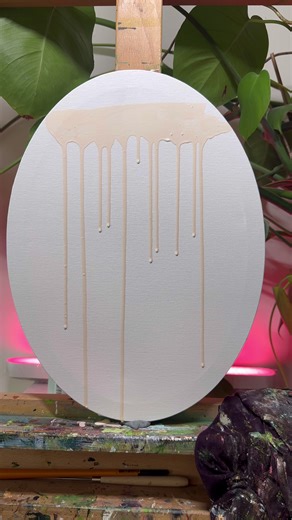 Le début d’une œuvre 🖼️ La sous couche est primordiale pour commencer mes œuvres 😁 Écris ovale si t’aime ce format 🏉 #art #start #new #artist #women