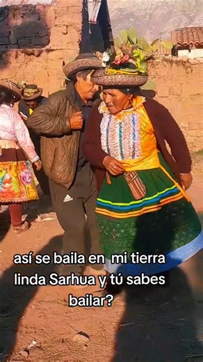 Que bonito se baila la mamita su huayno #viral #shorts