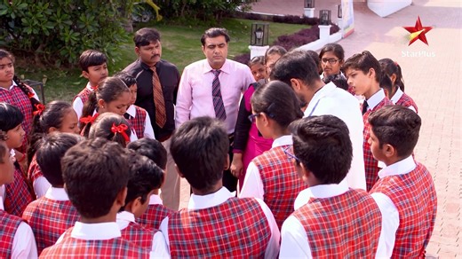 2.3M views · 61K reactions | Durga ko coach ne bacahaya problem se! Aakhir kya hua aisa? Iss Dilchasp Kahani ko Jaanne ke liye dekhiye #MeriDurga! #starplusoriginal #meridurga #durga #paraskalnawat #sanjayahlawata #vickyahuja #bansi #acerunner #dreams #dreamchaser #passion #love #circumstances #entertainment #trending #trends #viral #show #episode #explore #classics #oldshow #facebookpost #facebook | StarPlus | Facebook