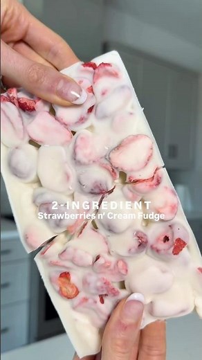 2 INGREDIENT Strawberries n' Cream Fudge (keto, paleo, vegan, low carb)