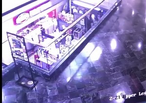 78K views · 352 reactions | A viewer sent this vid to WREG News Channel 3 of a fight that led to a large police presence at Oak Court Mall today. MPD says one of the individuals left to get a gun but mall security stopped him from coming back inside. | Melissa Moon wreg3 | Facebook