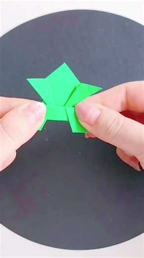 technique for making a frog motif that can jump using origami #technique #frog #motifs #origami