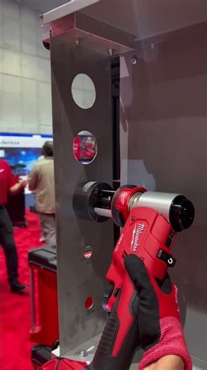 M18™ FORCE LOGIC™ 6T Knockout Tool | 2677