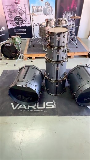 Here it is – the Morpheus Double Bass Drum Dark Kit, fully finished and ready to fly across the ocean to the United States! 🇺🇸🔥 Handmade with passion, built for power, this beast is about to start a new chapter on the other side of the world. Which city do you think will hear it roar first? 🤘 #customdrums | Varus Drums