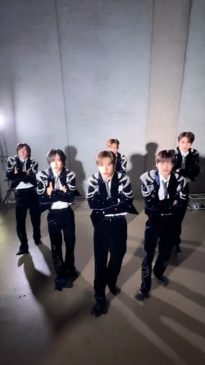 RIIZE on Instagram: "clique #3 #RIIZE #라이즈 #RISEandREALIZE"