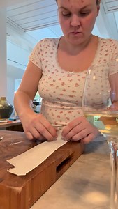 Vi fortsætter med at snakke KARTOFLER 🥔🥔🥔 Samosa med kartoffel fyld! Jeg elsker det - det havde dog nær smidt mig ud af bagedysten 😂 Men jeg har dælme øvet mig siden! 10 år helt præcist! | Kagetid