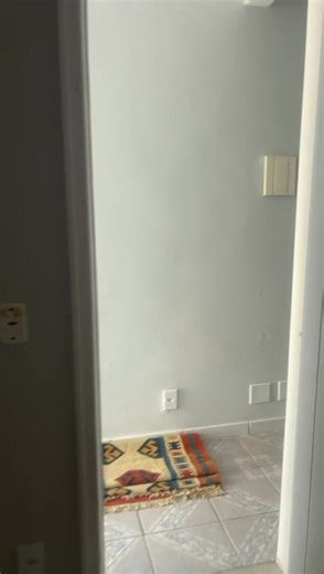 1.7K views · 34 shares | Alugo casa em Armação dos Búzios RJ, Bairro São José atrás do hospital,2 quartos sendo 1 suite,com mobília completa,com varanda,sala,cozinha,2 banheiros,valor R$4.000,tel 22/920187583 | SML | Facebook