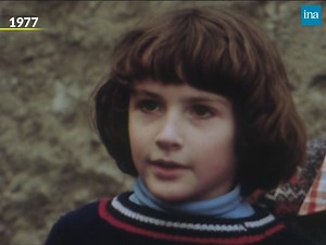 😡 TROP CHER 💶 « Halte à la vie chère ! ». 1977, des enfants protestent contre la hausse des prix des Carambars, rochers Suchard ou des bâtons de réglisse ! | INA