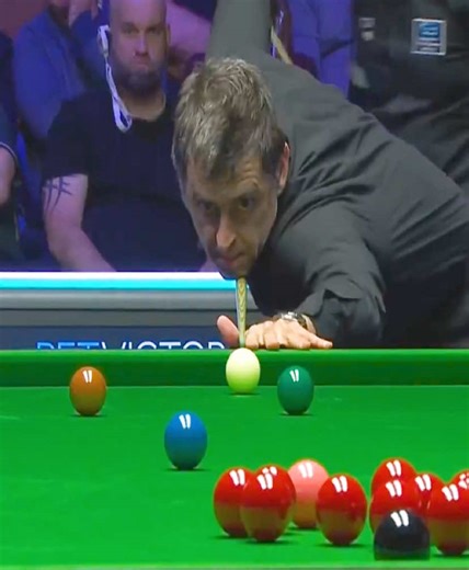 O'Sullivan erupted in anger on the table, smashing the cue ball wildly to scatter the formation, leaving the referee stunned.#snooker #snookerplayer #foryou #fyp #uktiktok