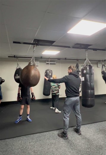 Effective Boxing Sparring Techniques with Peter and Cruz