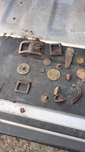188K views · 5.2K reactions | Metal Detecting Finds! Found some epic treasures  #metaldetecting #explorepage #metaldetectingfinds #nuggetnoggin #relics #artifacts #fossils #reelsfb #treasurehunt #coins | Nugget Noggin | Facebook