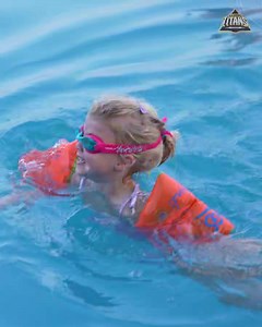 Our Titans 𝗦𝗘𝗔-𝘇𝗲𝗱 a fun day by the pool during the bonding session as our stars relaxed and enjoyed some much-needed down time with their families! 🥰🌊 #AavaDe | Gujarat Titans