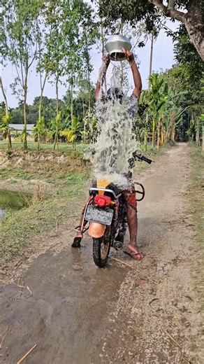 The helmet fell off and the water gushed out,⛑️