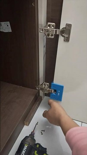 Perfect 35mm Cabinet Hinge Installation Tips – Even Door Alignment! #classicwood