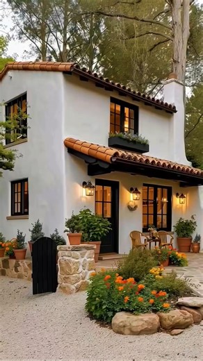 This Tiny House is a Romantic Escape 🤯