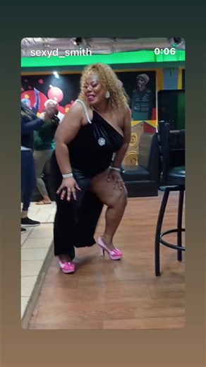 ⠀⠀⠀⠀⠀⠀⠀⠀⠀ ZOMBIE on Instagram: "Meanwhile in South Carolina 🇺🇸 Birthday lady Ms Smith a itch eno 😂🤣😅"