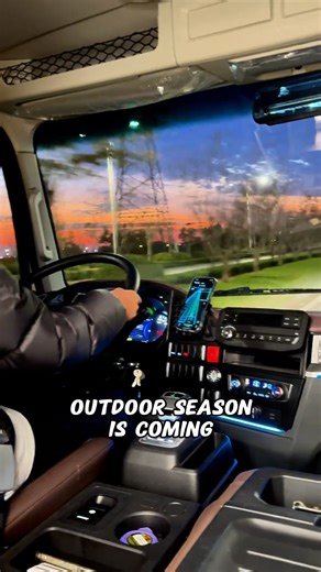 SOLARWAY Q2: Stock Up for Camping Season! 🏕️⚡ The countdown to camping season is on! Q2 demand is about to surge, and SOLARWAY is ready. With our factory operating at full capacity, we have massive stock of off-grid inverters and power solutions ready to ship. We're not just a brand—we're a manufacturing powerhouse. 50,000 sq ft production facility. Rigorous quality control. 10,000 units in stock. That means you get stable supply, reliable products, and zero stockouts when your customers need u