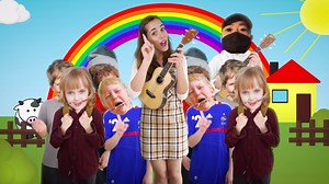 Parce que les petitou ont le droit de s'ambiancer, voici Bande Organisée version comptine ! par les fantastiques Lou Howard et Kronomuzik, sublimé par le montage d'Alex Chapas Retrouvez tout ce petit monde sur insta : @lou_howard @kronomuzik et @chalexgram | Topito