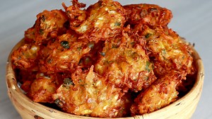 218K views · 6.2K reactions | স্বাদ মুখে লেগে থাকার মত তৈরি মচমচে বাঁধাকপির পাকোড়া। Badhakopi Pakora | Crispy Bada Kopir Pakora #বাঁধাকপির_পাকোড়া #elisas_cooking_recipes | Elisa's Cooking Recipes | Facebook