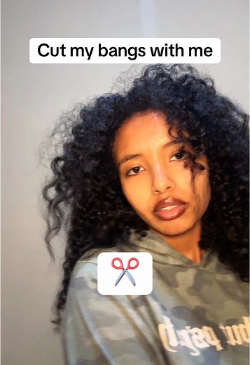 Curly Hair with Bangs: A Beautiful Style Guide