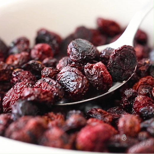 5.8K views · 73 reactions | RECIPE: https://www.wholesomeyum.com/recipes/how-to-make-dried-cranberries-no-sugar/ These dried cranberries are sugar-free and keto friendly. They're sweet, soft, and chewy and are great in granola, muffins, salads, and so much more! Get the Besti sweetener for this recipe HERE: https://www.wholesomeyumfoods.com/shop/sweeteners/monk-fruit/monk-fruit-allulose-blend-powdered/ | Wholesome Yum - Easy Healthy Recipes | Facebook