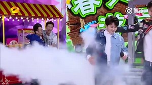 1.4K views · 458 reactions | 【快乐大本营170311期易烊千玺cut】 来一场说走就走的旅行的浪漫少年，跳着精益求精的街舞的酷盖，悉心照顾宝宝们的小大人，你啊，是个探索不完的宝藏吧 via@小六在街角的咖啡店 | Only Jackson Yee 易烊千玺 | Facebook