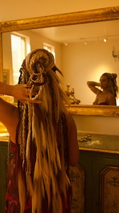 This is the biggest mistake people make when doing a partial install ⬇️ They believe they’re supposed to only install a few strands and call it good. That right there is what’s going to get you one of them things I call a Dread Mullet 🇺🇸 🦅 It doesn’t flow at all. The thing you need to be doing for the install is braiding all the way across to your side burns. That’s it. That’s the secret. Small detail but gives such a fuller partial look. Try it and let me know what you think! ———————————————