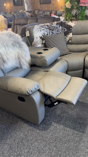 SUNDAY ONLY INSANE 👇🔥 Literally FIVE hours left GUYS… ABSOLUTELY INSANE. Crazy is an understatement — you’ve got to see it to believe it. These Sunday Sizzler Deals are a different level. When they’re gone — they’re GONE. We shut the doors last night at 9PM 😳 We opened again 8:30AM this morning and trust me, there’s no stopping this train. I’m the hustling girl in South Wales — there is NO ONE like me in this game. My experience? 🔥 I know exactly what you want. I tick every box and then some