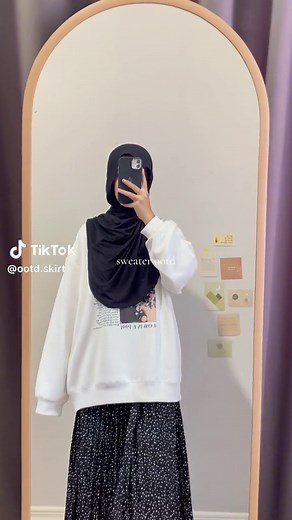 Happy weekend🦋 #hijabootd #hijaboutfit #ootdrokpanjang